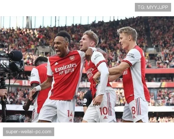 厄德高如何在高位压迫中扮演防守组织核心？